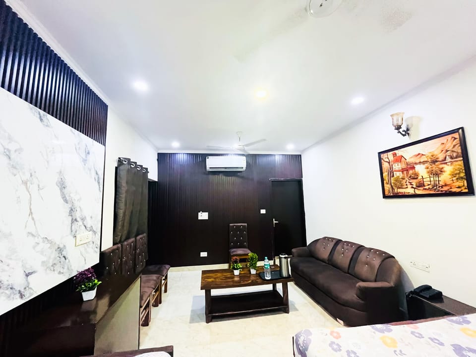 Double Room | Desk, laptop workspace