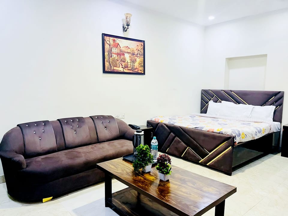 Double Room | Living area | TV