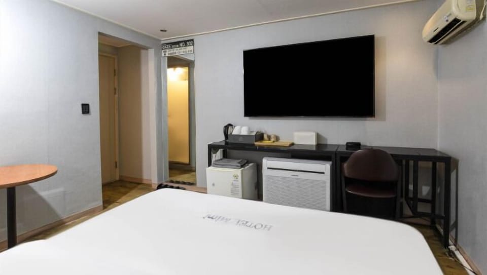 Deluxe Suite | Desk, WiFi (free)