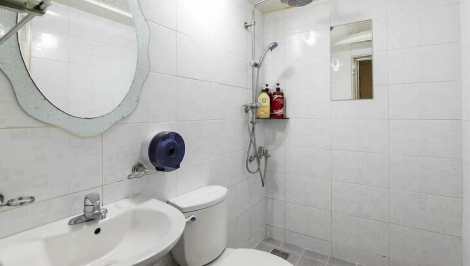 Shower, hair dryer, bathrobes, slippers