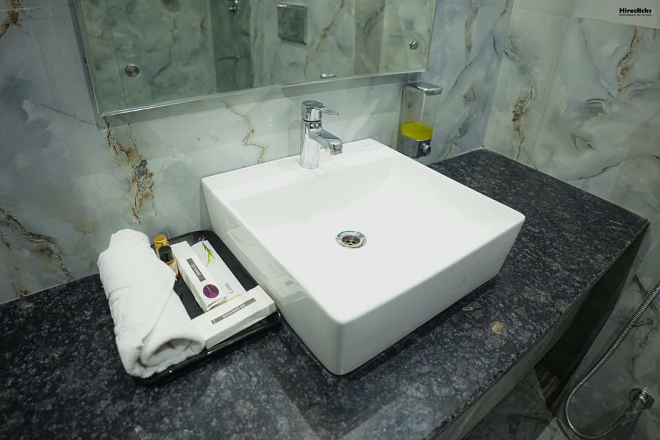 Suite | Bathroom | Shower, slippers, towels