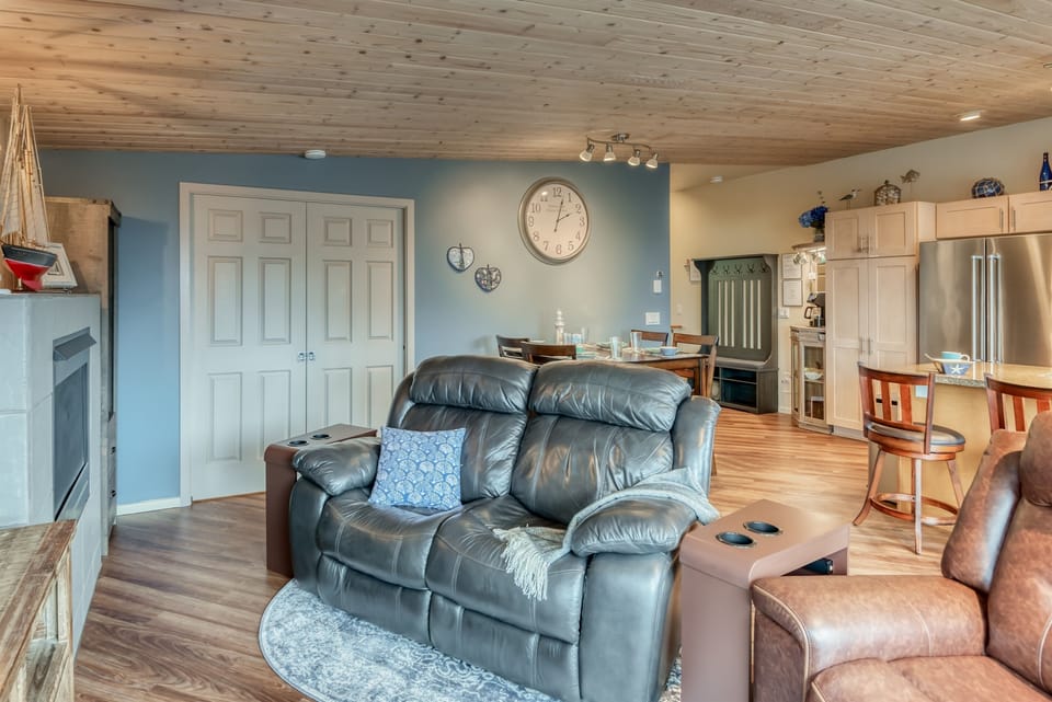 Comfortable Living Room Seating