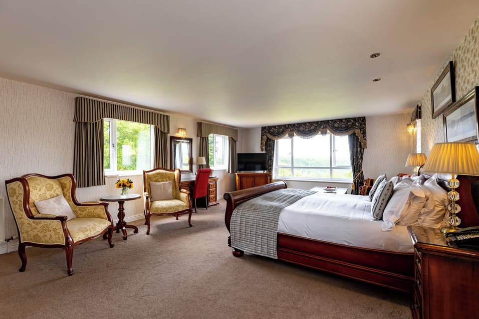 Honeymoon Double Room | Premium bedding, laptop workspace, WiFi (free), bed sheets