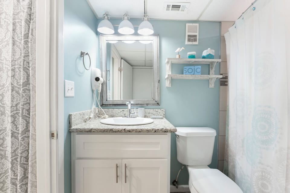 Spa-Like Bath with Tub/Shower Combo