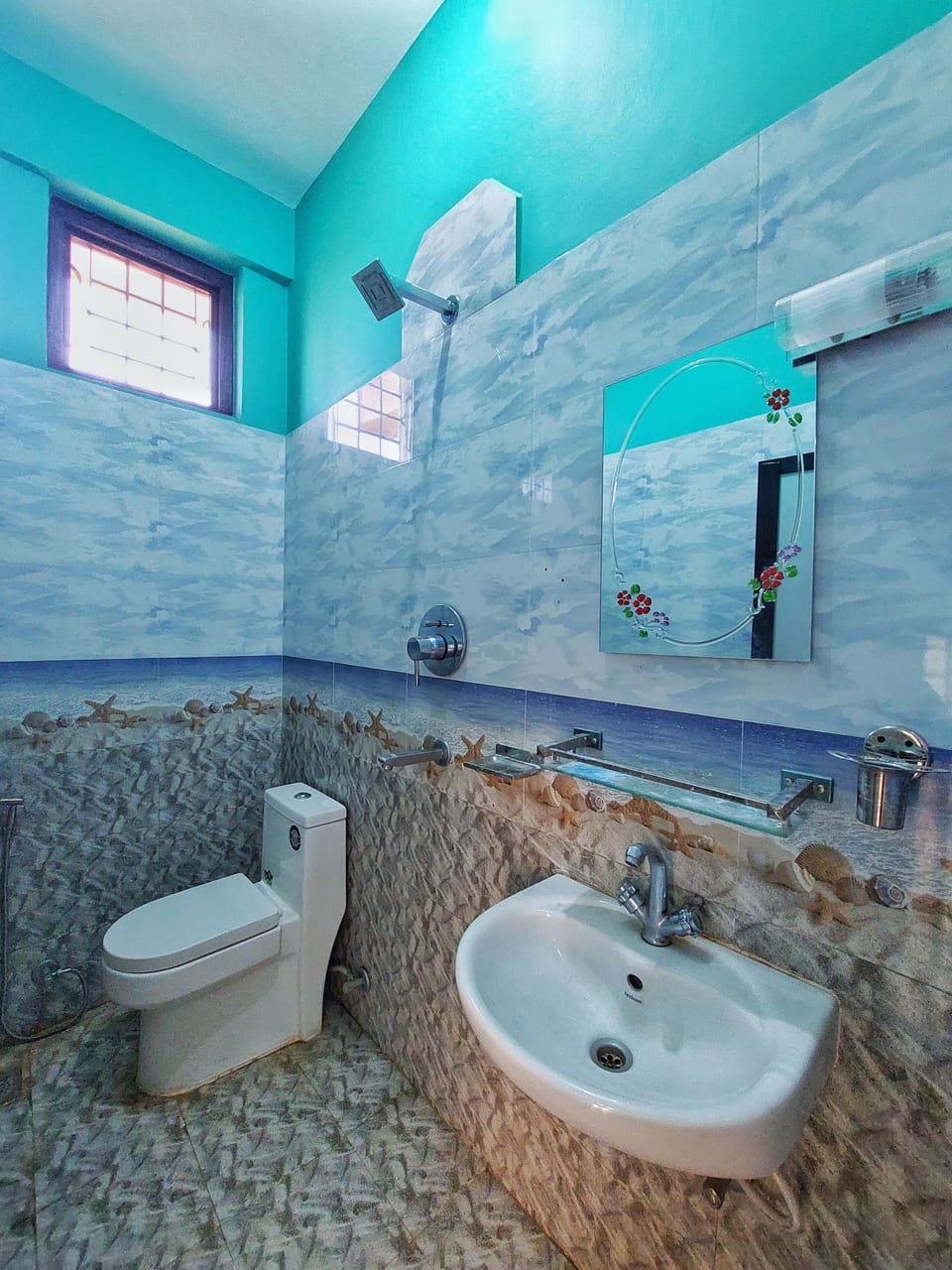 Deluxe Double Room, City View | Bathroom | Free toiletries, slippers, bidet, towels