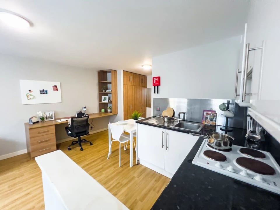 Studio, Non Smoking | Private kitchen | Electric kettle
