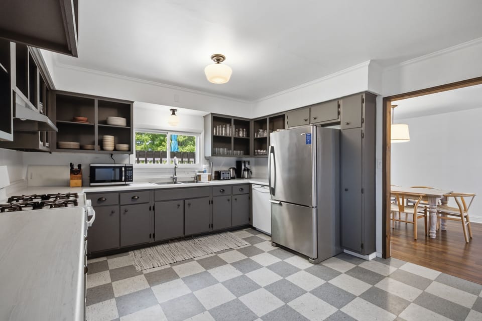 Fully Equipped Kitchen!