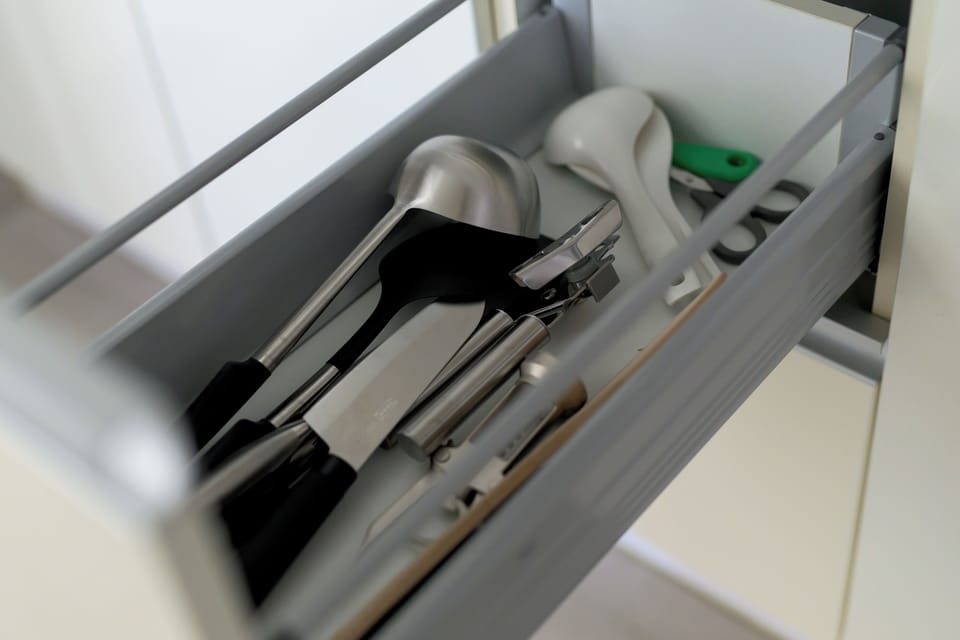 Fully Equipped Kitchen w/ Cooking & Dining Essentials