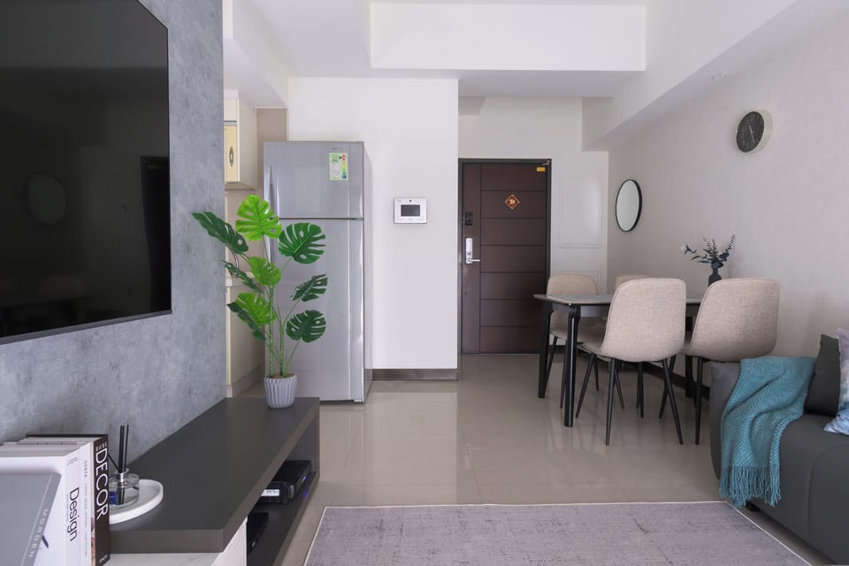 Cozy & Stylish Living Room:
• 65" Smart TV w/Channels
• Open Space w/Dining Area