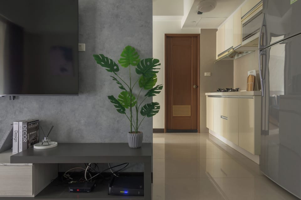 Cozy & Stylish Living Room:
• 65" Smart TV w/Channels
• Open Space w/Dining Area
