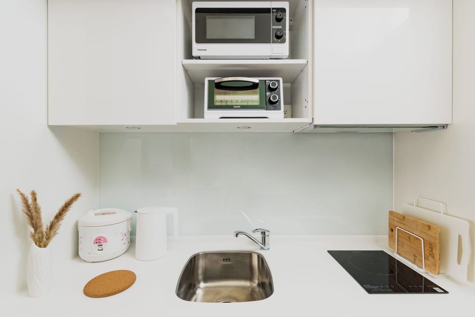 Fully Equipped Kitchen w/ Cooking & Dining Essentials