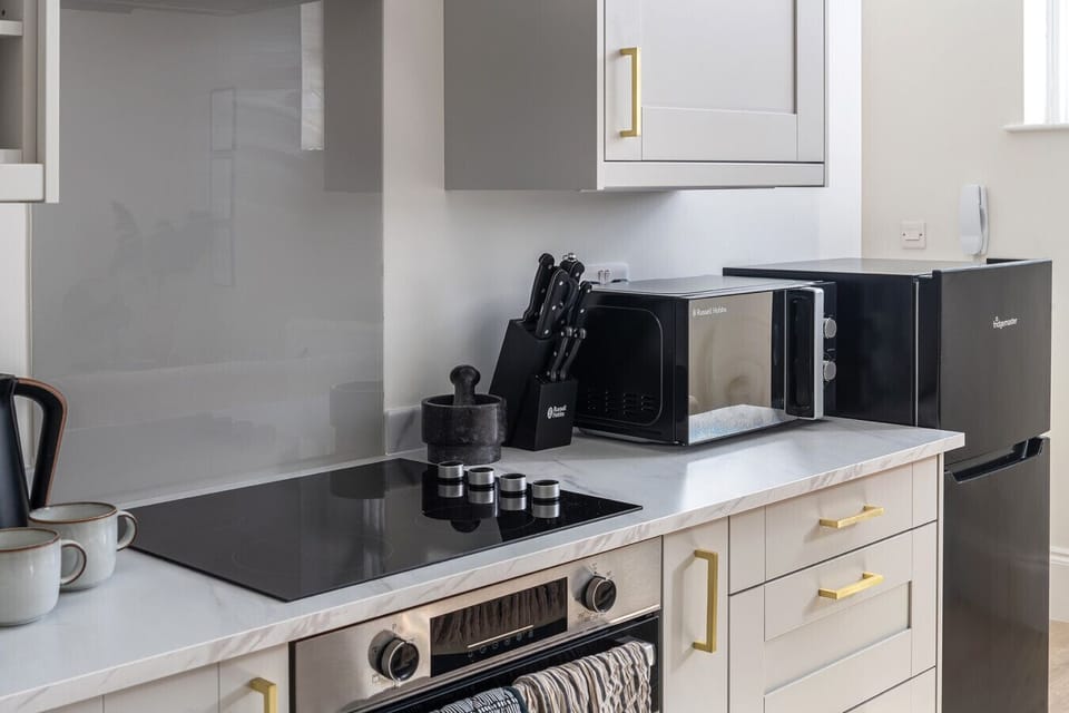 Enjoy the convenience of a fully equipped kitchen, complete with all the essentials you need to prepare and enjoy home-cooked meals during your stay.