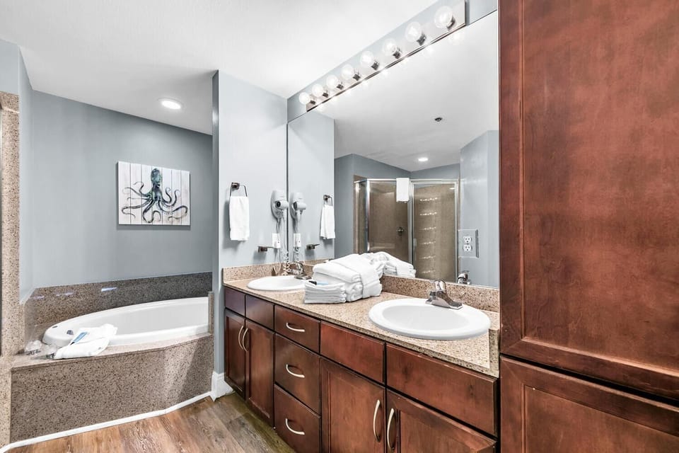 Laketown Wharf 1608- Turtle Tower Apartment in Long Beach