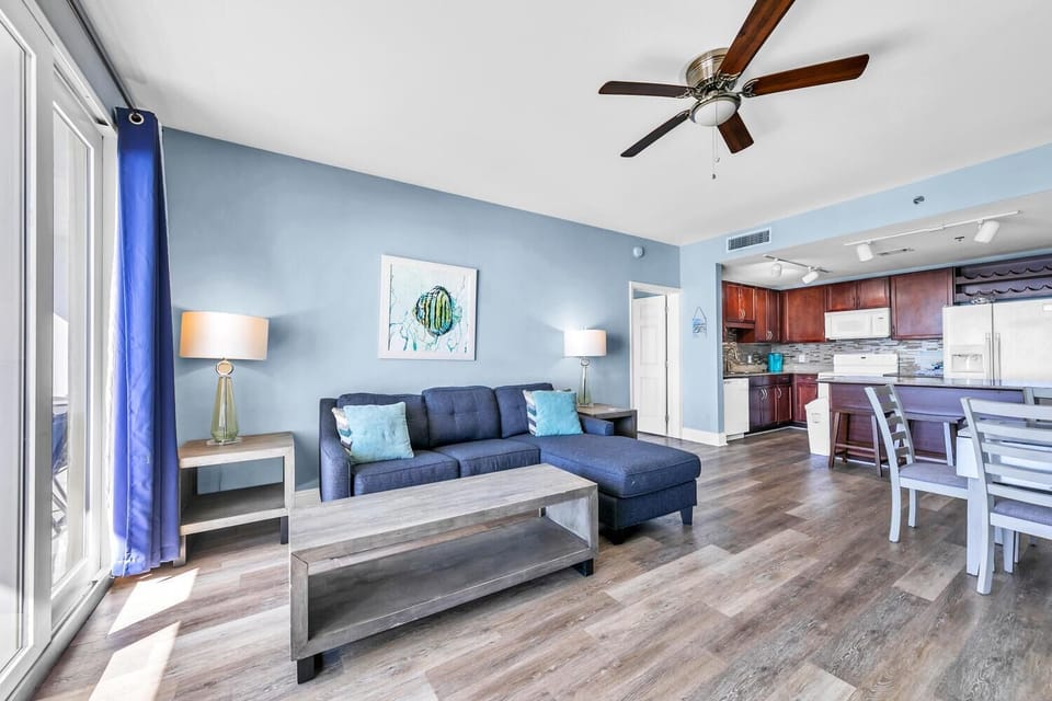 Condo, Multiple Beds (Laketown Wharf 1608- Turtle Tower) | Living area