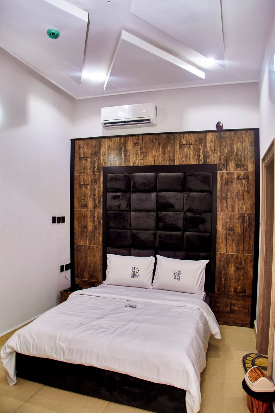 Deluxe Room | Desk, laptop workspace, free WiFi