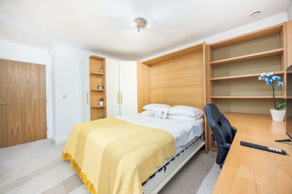Luxury Apartment | 1 bedroom, iron/ironing board, free WiFi