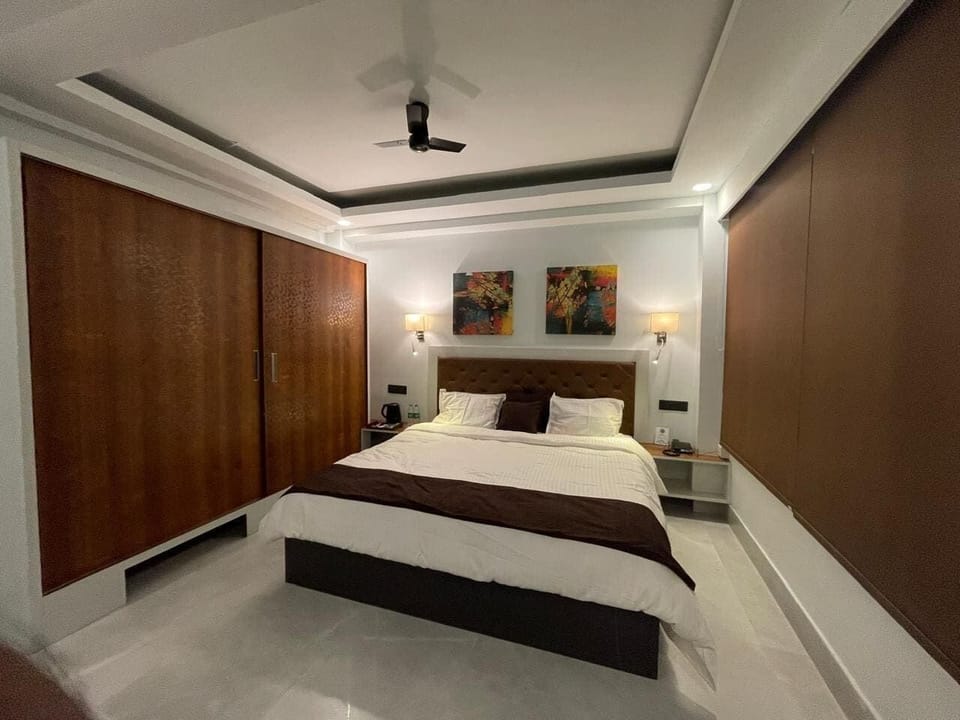 Deluxe Double Room, City View | Laptop workspace, blackout drapes, free WiFi