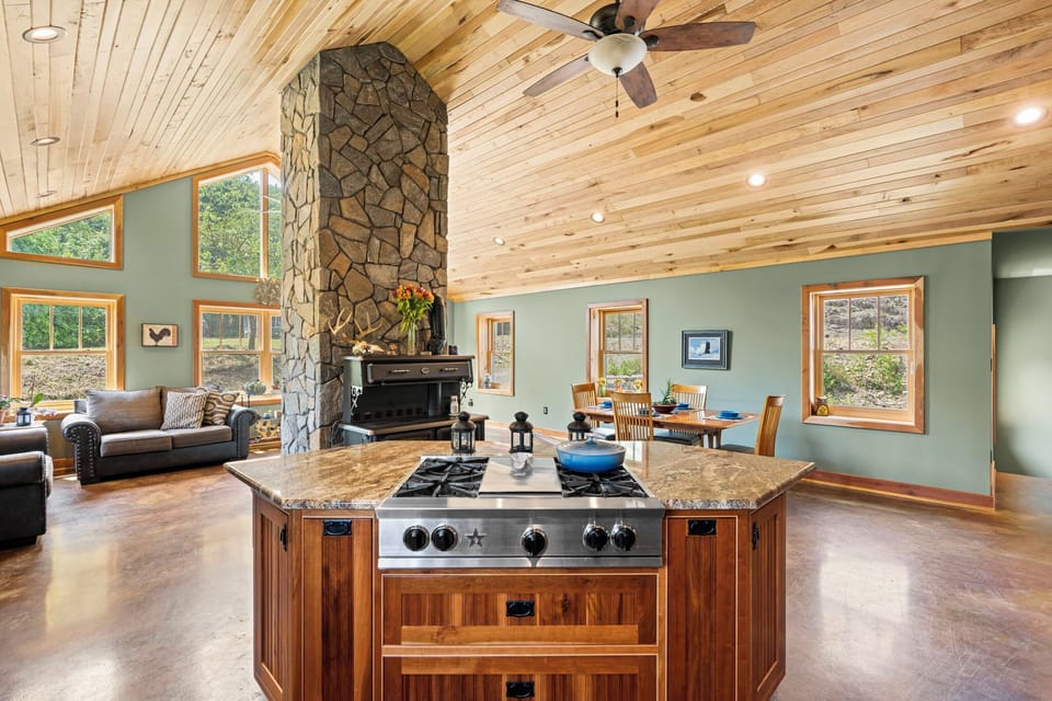 Center Island with Cooktop