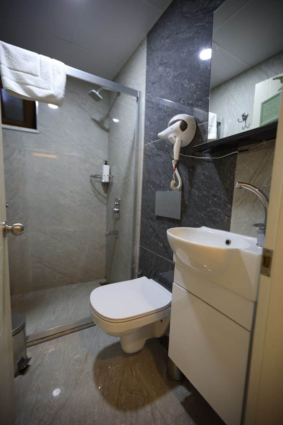 Classic Room, 2 Bedrooms, Non Smoking, Garden View | Bathroom | Shower, hair dryer, slippers, towels