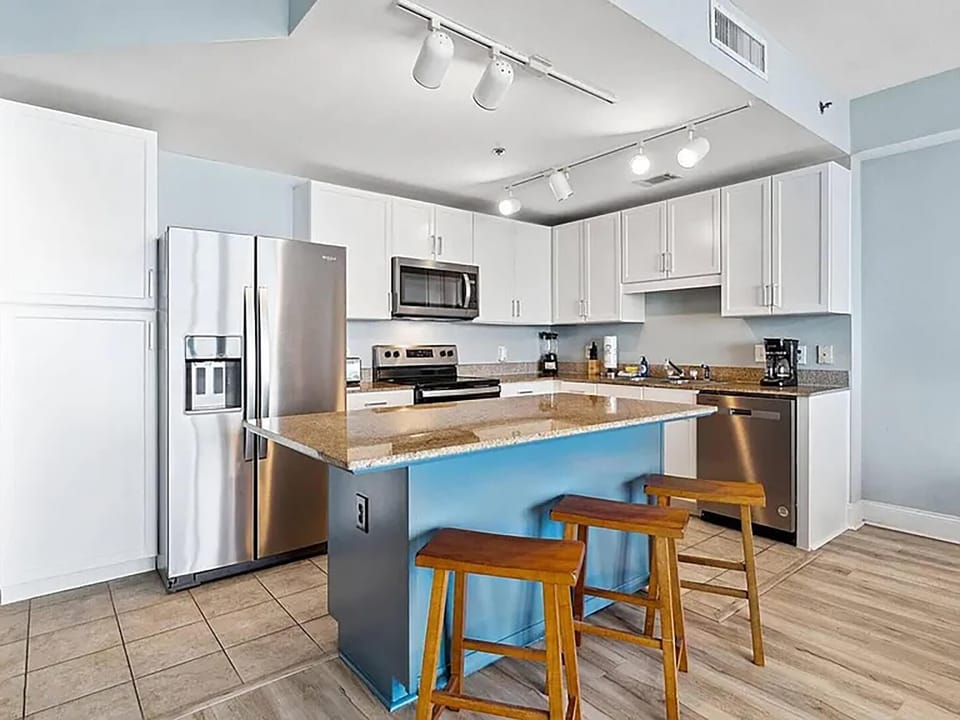 Condo, 1 King Bed with Sofa bed (Laketown Wharf 1803) | Private kitchen | Oven, toaster
