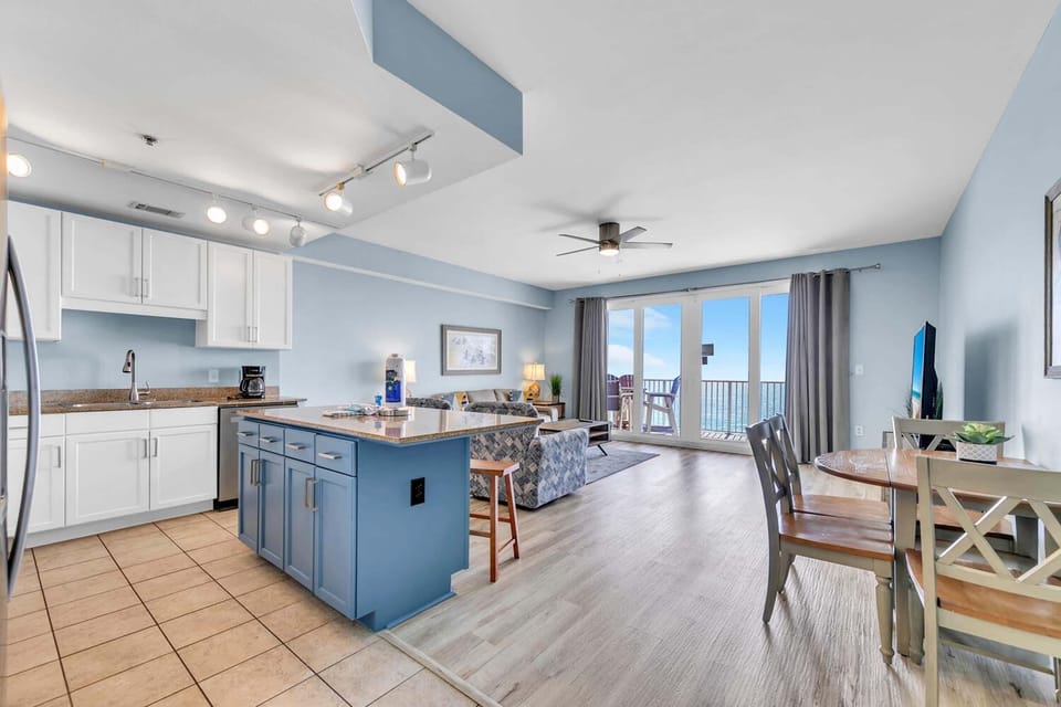 Condo, 1 King Bed with Sofa bed (Laketown Wharf 1803) | Interior
