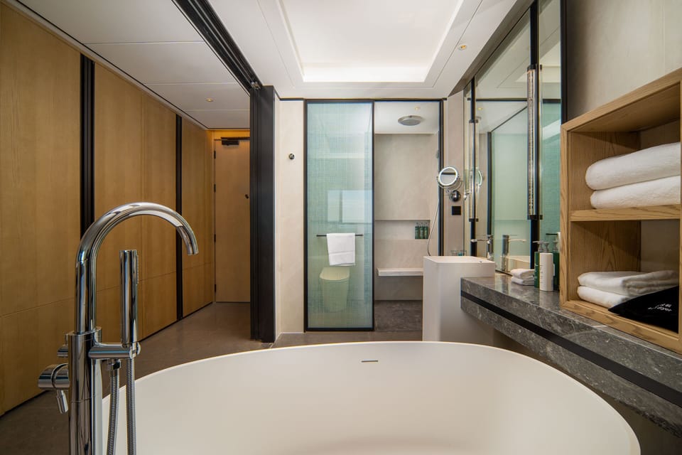 Deluxe Room, 1 King Bed | Bathroom | Rainfall showerhead, free toiletries, hair dryer, children's robes