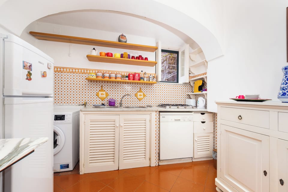 Deluxe House, Patio | Private kitchen | Espresso maker, electric kettle
