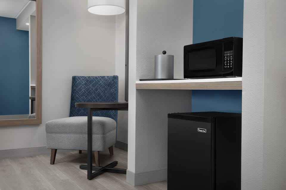 Standard Room, 2 Queen Beds (Communications, Accessible Tub) | Living area | 52-inch LED TV with cable channels