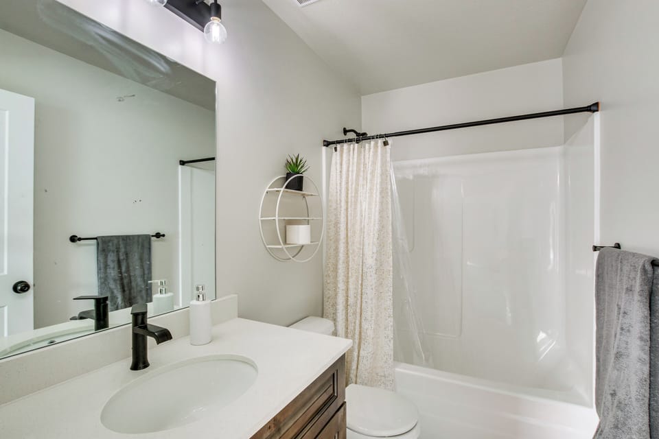 Full Bathroom | 1st Floor