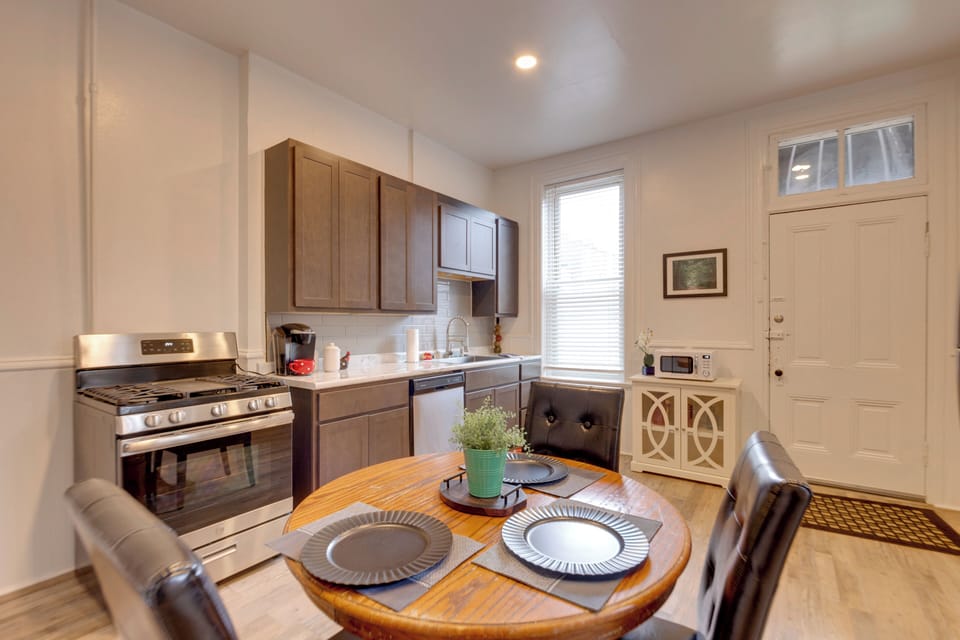 Dining Area | Kitchen
