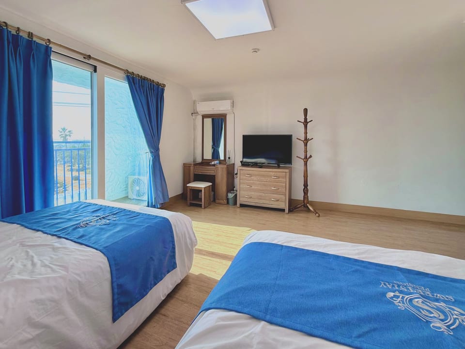 Family Suite, Multiple Beds, Non Smoking, Ocean View | Premium bedding, blackout drapes, soundproofing, free WiFi
