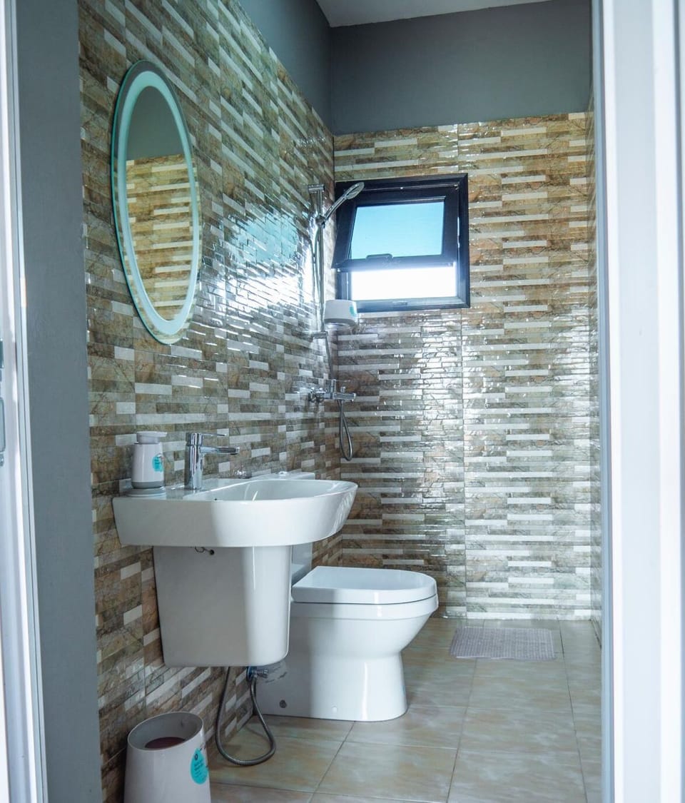 Apartment | Bathroom | Shower, towels, toilet paper