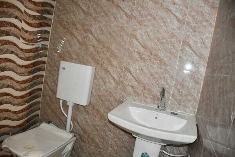 Luxury Double Room | Bathroom | Shower, free toiletries, hair dryer, towels