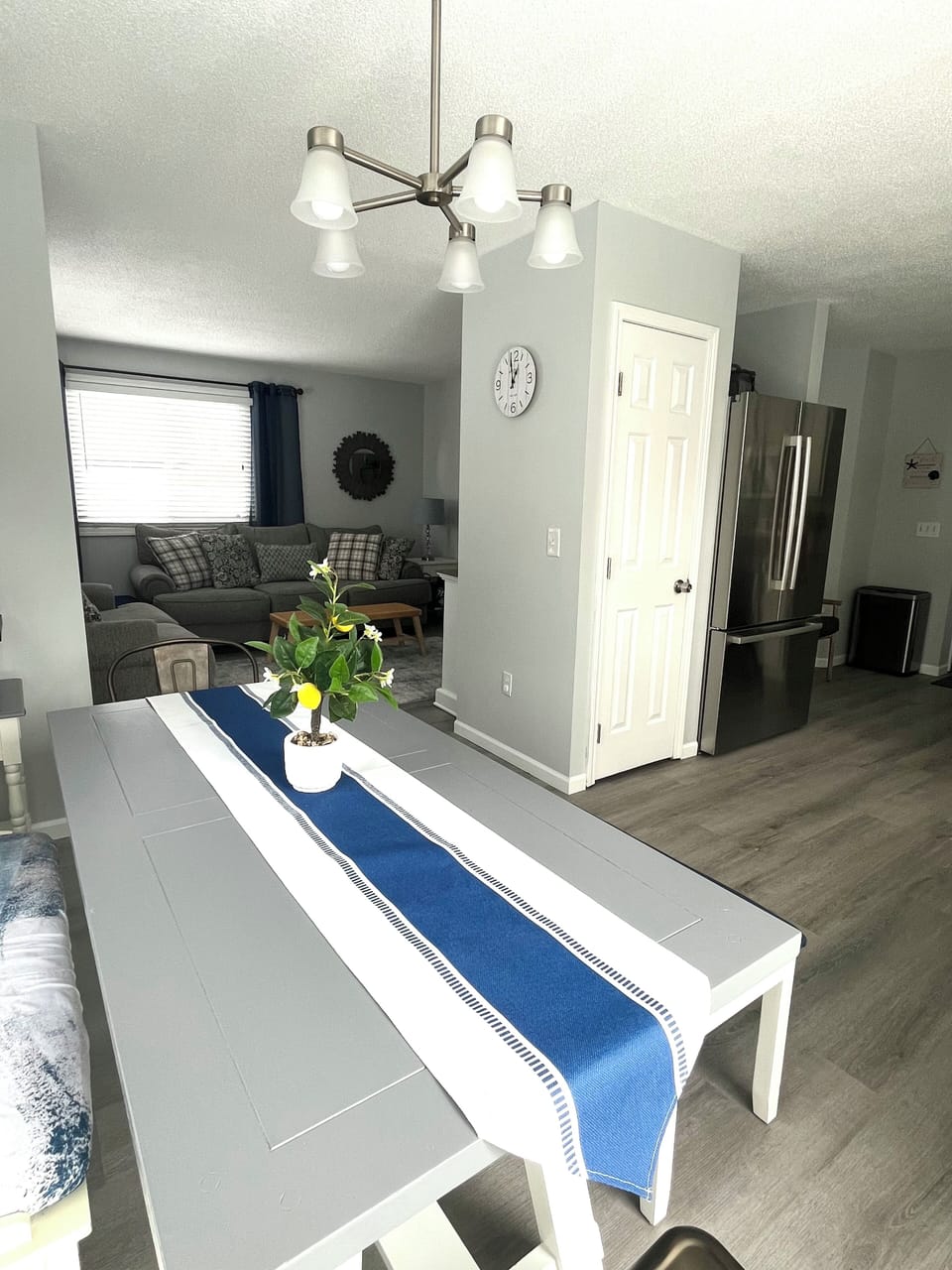 Dining area, pantry