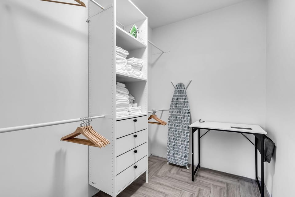 Stay organized! Ample space for all your vacation outfits.