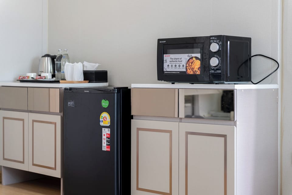 Superior Double Room | Private kitchen | Fridge, coffee/tea maker