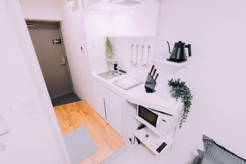 Apartment, 1 Double Bed, Non Smoking | Private kitchenette | Mini-fridge, microwave, stovetop, cookware/dishes/utensils