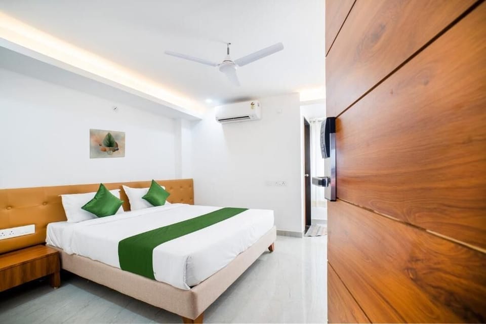 Deluxe Room | Egyptian cotton sheets, premium bedding, desk, laptop workspace