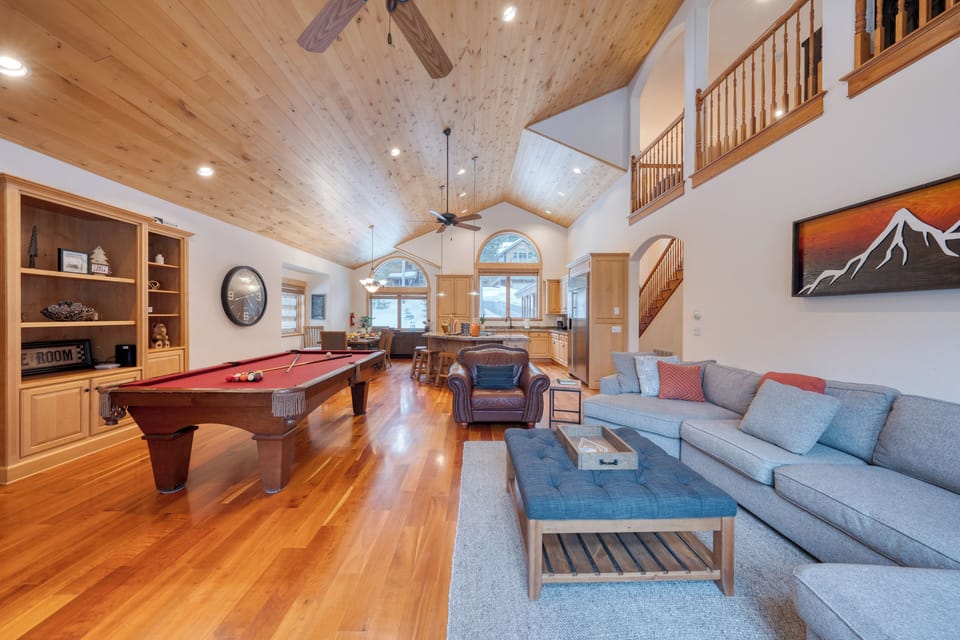 Open space layout for easy connections.