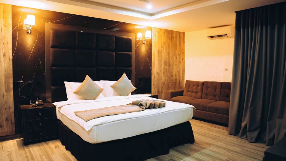 Grand Room | In-room safe, desk, laptop workspace, iron/ironing board