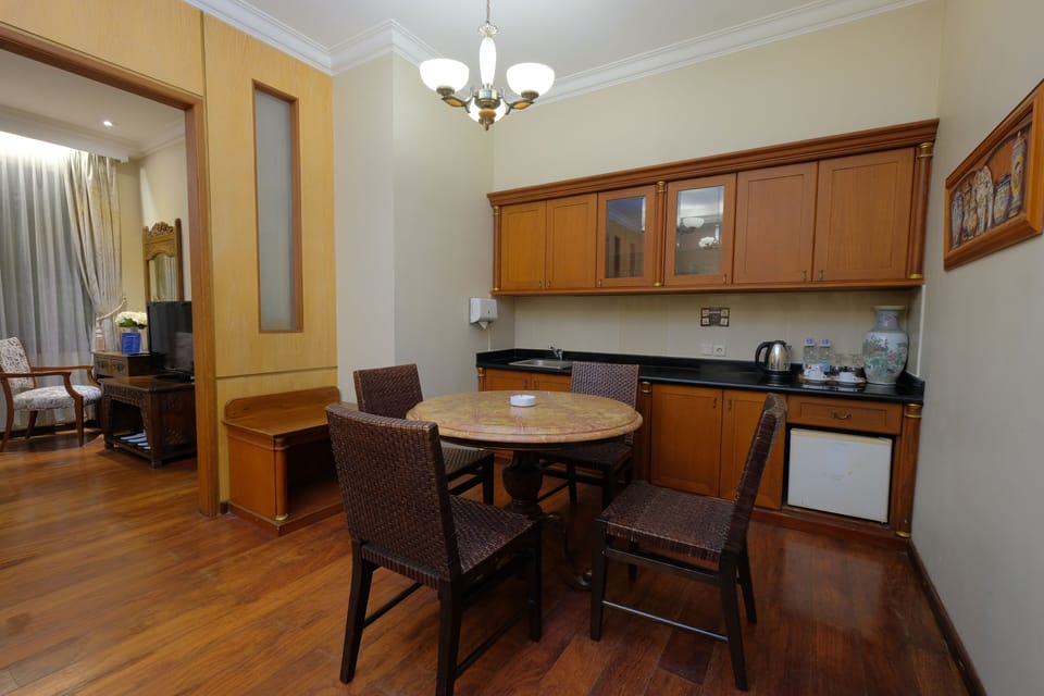 Executive Room | In-room dining