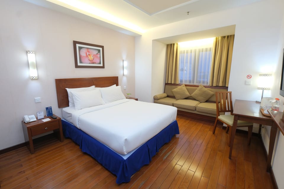 Deluxe Double Room | Desk, soundproofing, iron/ironing board, bed sheets