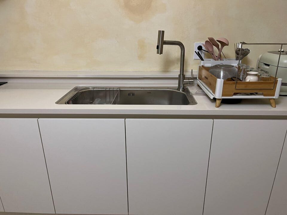 Basic Double Room, 1 Queen Bed, Non Smoking, Private Bathroom | Private kitchen | Mini-fridge, microwave, stovetop, coffee/tea maker