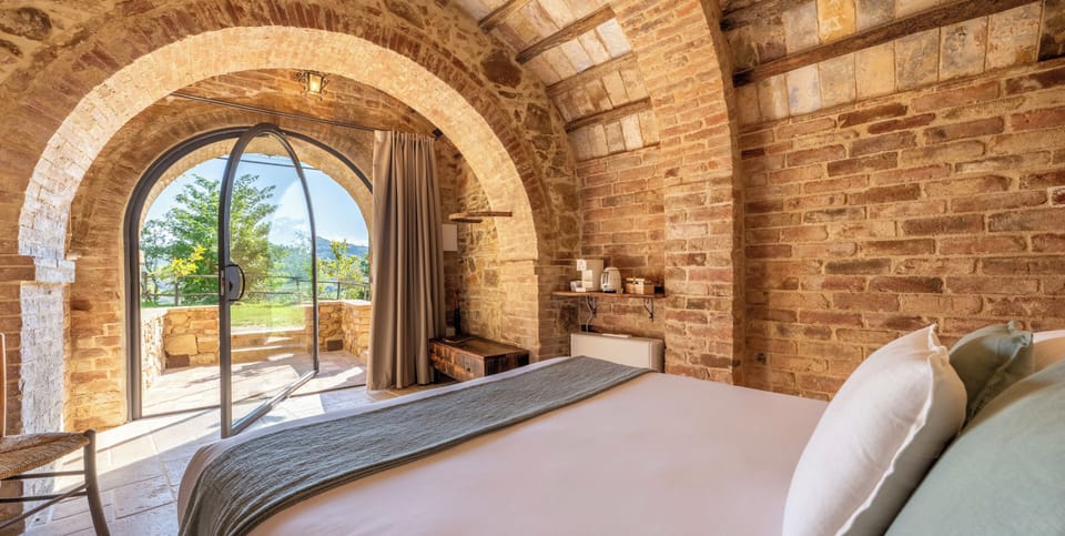 Luxury Double Room, Garden View | Minibar, in-room safe, individually decorated, individually furnished
