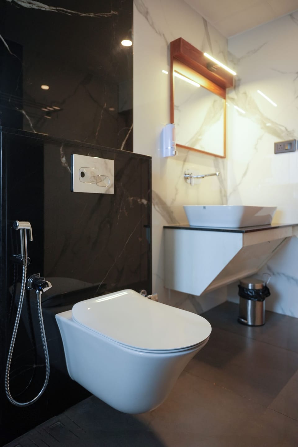 Deluxe Room, Balcony, Mountain View | Bathroom | Bidet