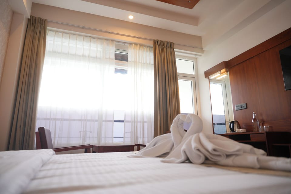 Deluxe Room, Balcony, Mountain View | Soundproofing, free WiFi