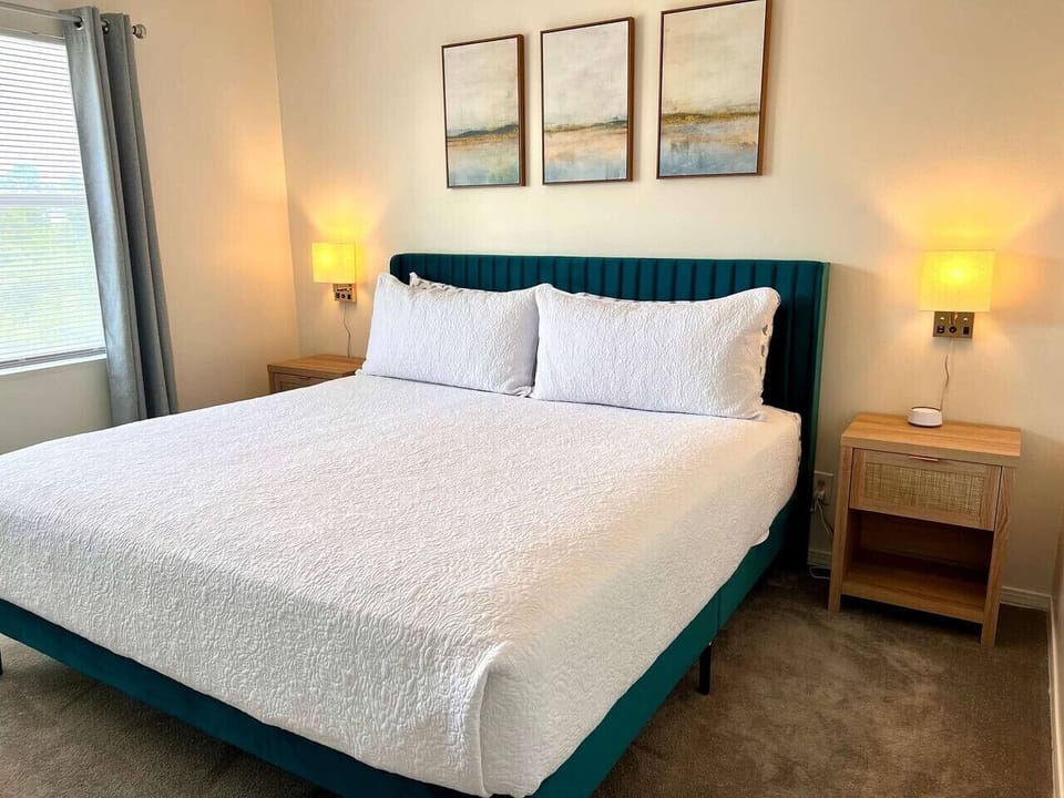 Turn in early in the king bed with a reading lamp on each side.