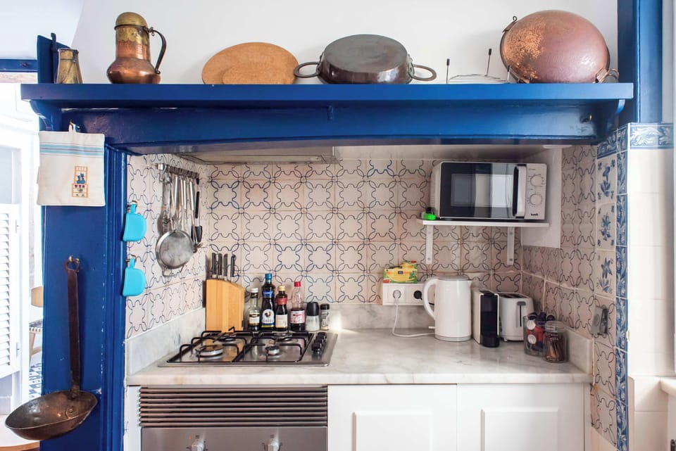 Santo Antonio 2 kitchen design with a modern stove and oven.
