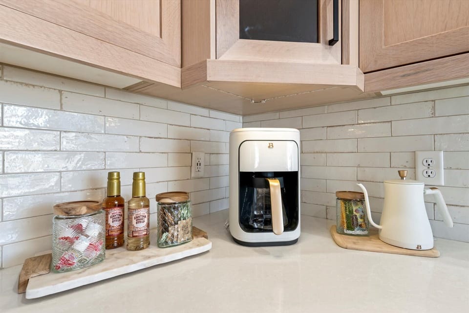 Start your mornings right at the cozy coffee bar, equipped with a 14-cup programmable coffee maker and an electric gooseneck tea kettle. Enjoy specialty teas, creamer, and sweeteners provided for your convenience.