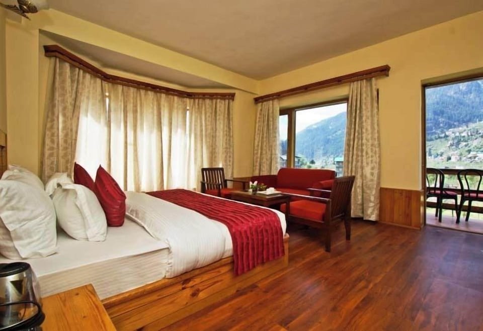 Individually furnished, laptop workspace, soundproofing, free WiFi